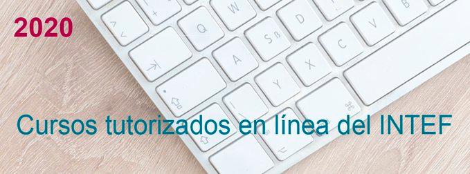 imagen teclado con cartel anunciando cursos