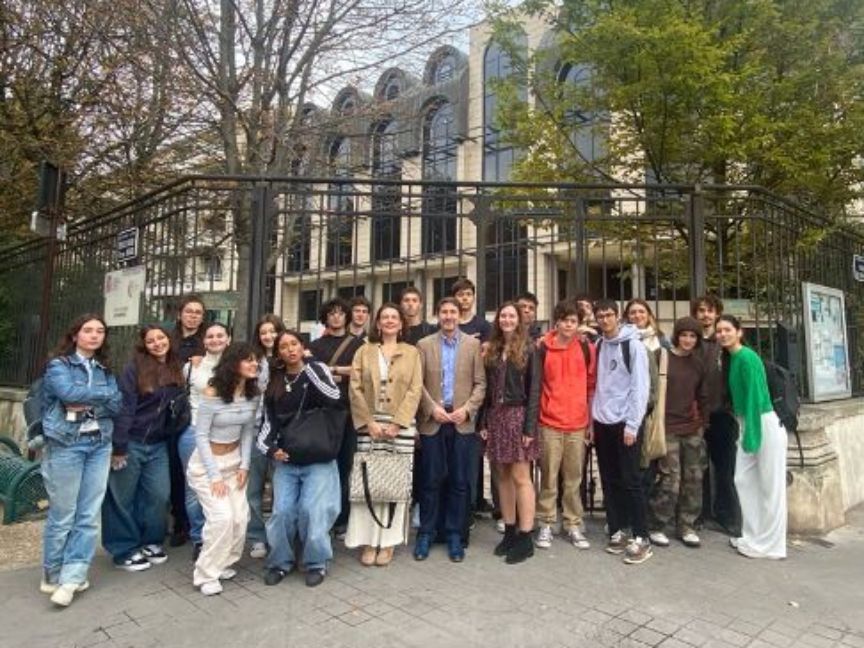 Los alumnos y alumnas del Liceo de París de AEE disfrutando de la actividad.