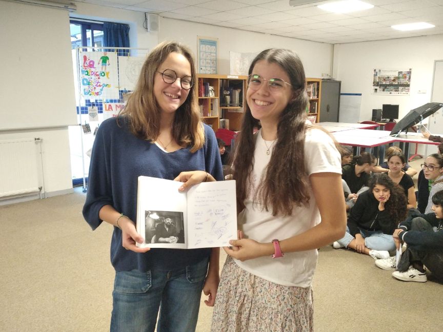 Nuestros alumnos presentando sus trabajos y recibiendo su premio por el mejor corto.