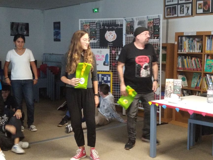 Nuestros alumnos presentando sus trabajos y recibiendo su premio en el concurso de cortos.