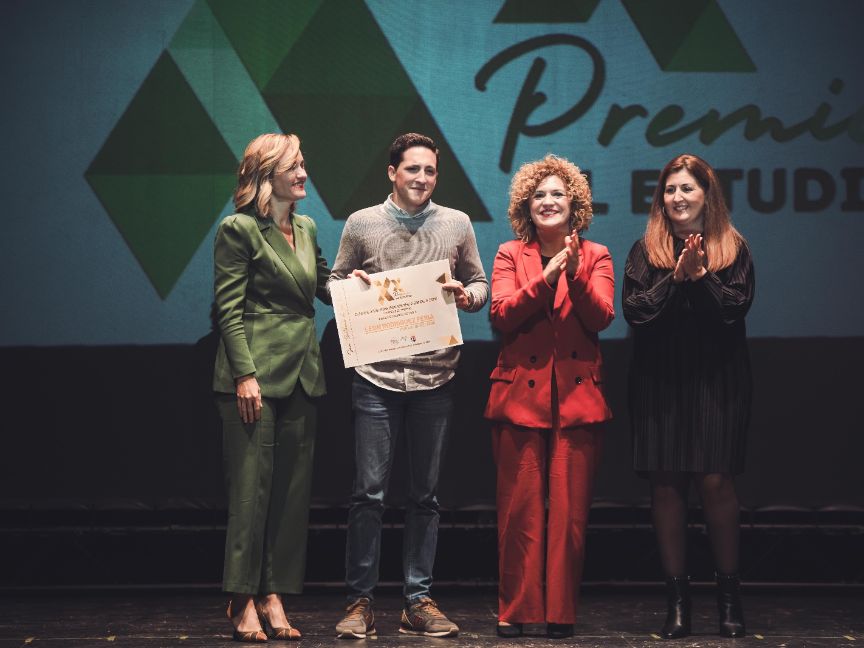 Pilar Alegría participa en la entrega de los Premios al Estudio de San Bartolomé de la Torre (Huelva)