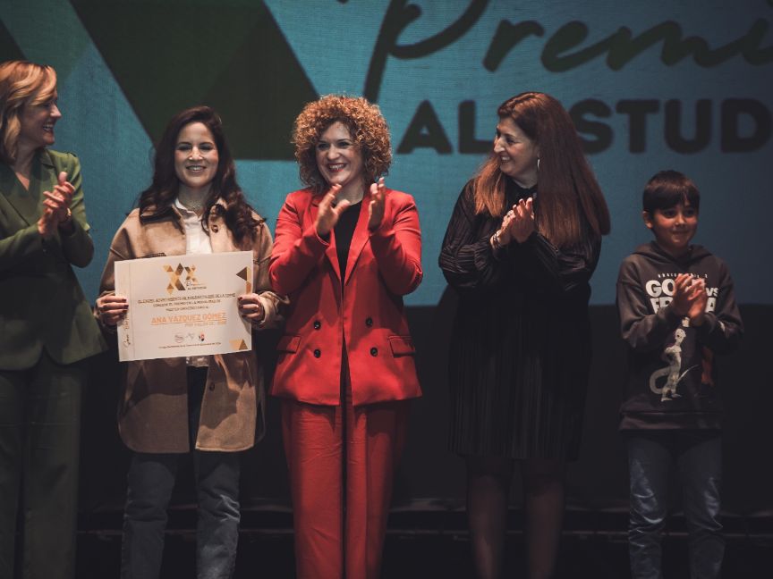 Pilar Alegría participa en la entrega de los Premios al Estudio de San Bartolomé de la Torre (Huelva)