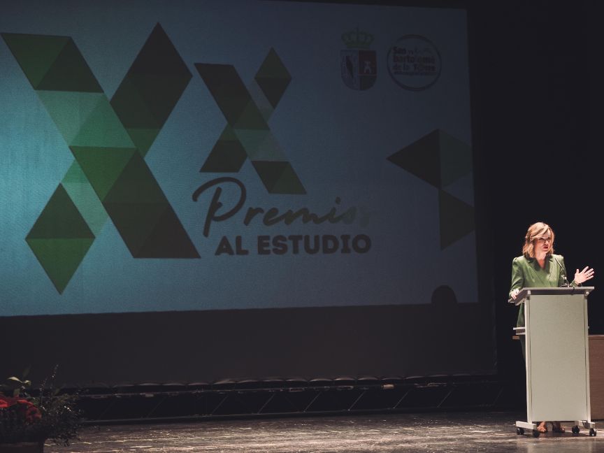 Pilar Alegría participa en la entrega de los Premios al Estudio de San Bartolomé de la Torre (Huelva)