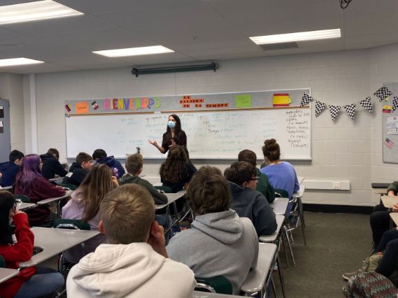 Carolina Hinojar en su aula de South Ripley High School en Versailles, IN. 