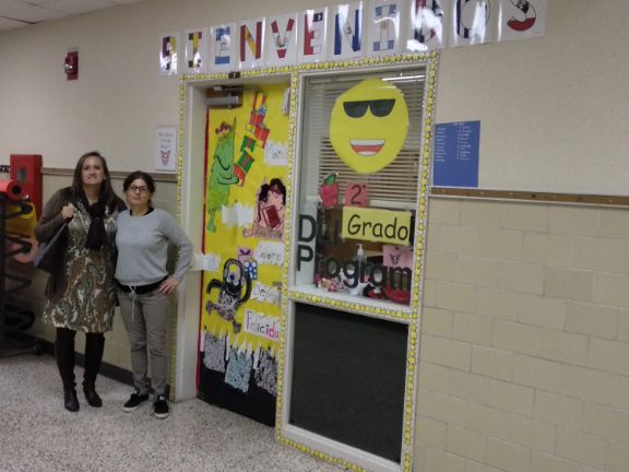 Esther Álvarez y Pilar Lara en Pleasant Run Elementary