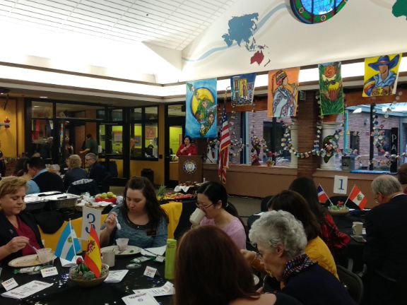 Participantes en el Desayuno del Festival Hispano en Forest Glen 