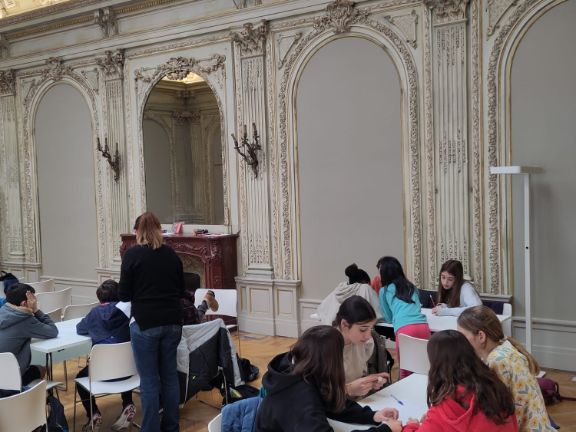 Alumnos durante una de las actividades que realizaron en el Instituto Cervantes