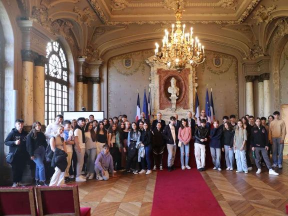 Los alumnos del IES Mar Menor en el ayuntamiento