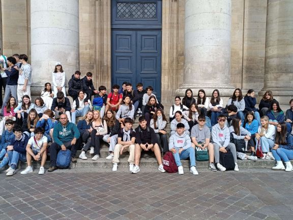 Foto de grupo delante de la iglesia de Saint Germain