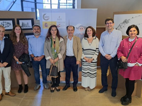 Foto de familia del personal docente que asistió a la conferencia