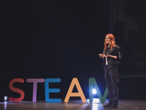 Sara García Alonso en la entrega de los Premios STEAM por el talento femenino