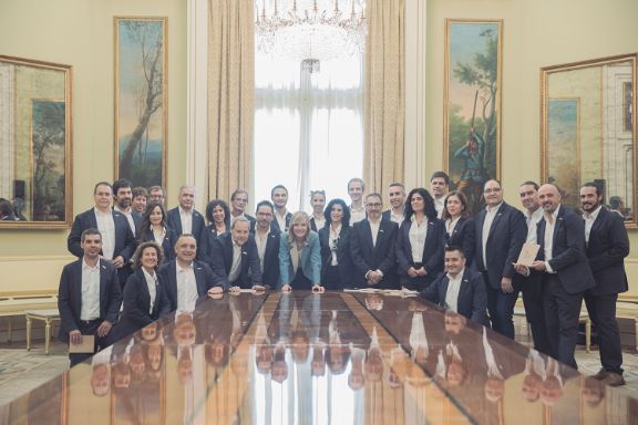 La ministra Pilar Alegría junto a los profesores expertos del equipo español de FP