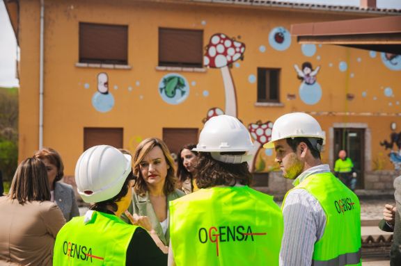 La ministra Pilar Alegría en la Escuelina de Cangas de Onís (Asturias)