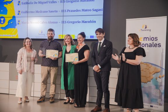 'Compis de viaje con Etwinning', Estíbaliz de Miguel Vallés (IES Gregorio Marañón de la Comunidad de Madrid) y Guillermo Medrano Saseta (IES Praxedes 