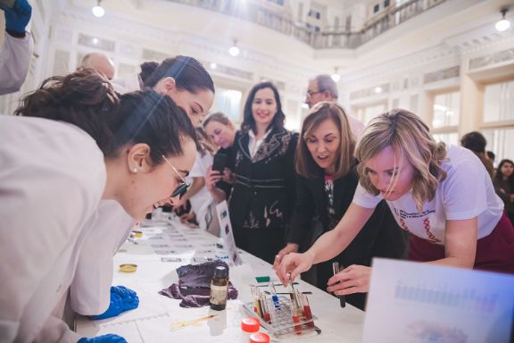 'Feria Niñas en pie de ciencia'