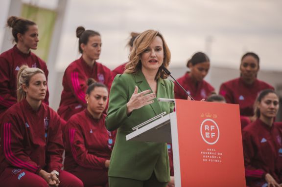 Presentación de la moneda y el sello conmemorativos del Mundial logrado por la Selección Femenina de Fútbol