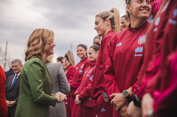 Presentación de la moneda y el sello conmemorativos del Mundial logrado por la Selección Femenina de Fútbol