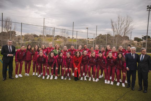 Presentación de la moneda y el sello conmemorativos del Mundial logrado por la Selección Femenina de Fútbol