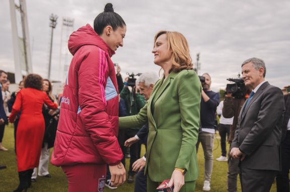 Presentación de la moneda y el sello conmemorativos del Mundial logrado por la Selección Femenina de Fútbol