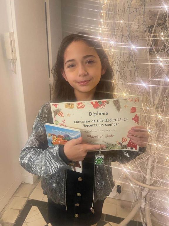 Victoria, también de Primaria del Liceo, con su premio