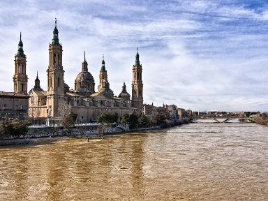 Basílica del Pilar con río Ebro, Zaragoza