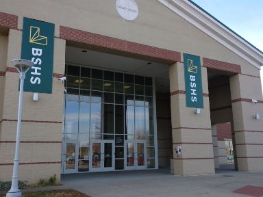 Vista de la entrada de Bryan Station High School