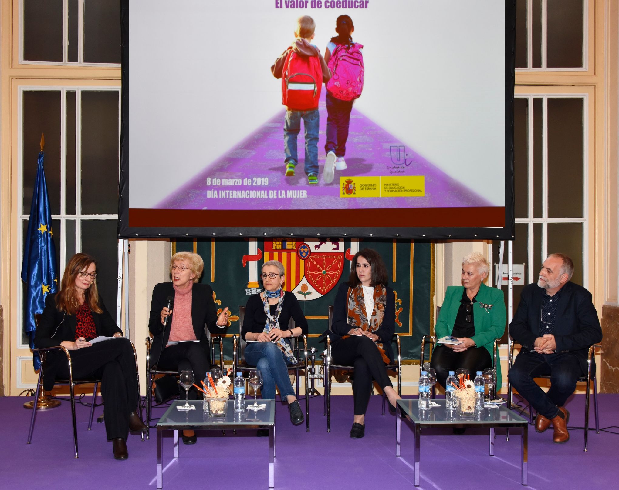 Las mujeres representan la mayoría del profesorado y de los cargos directivos en la enseñanza no universitaria