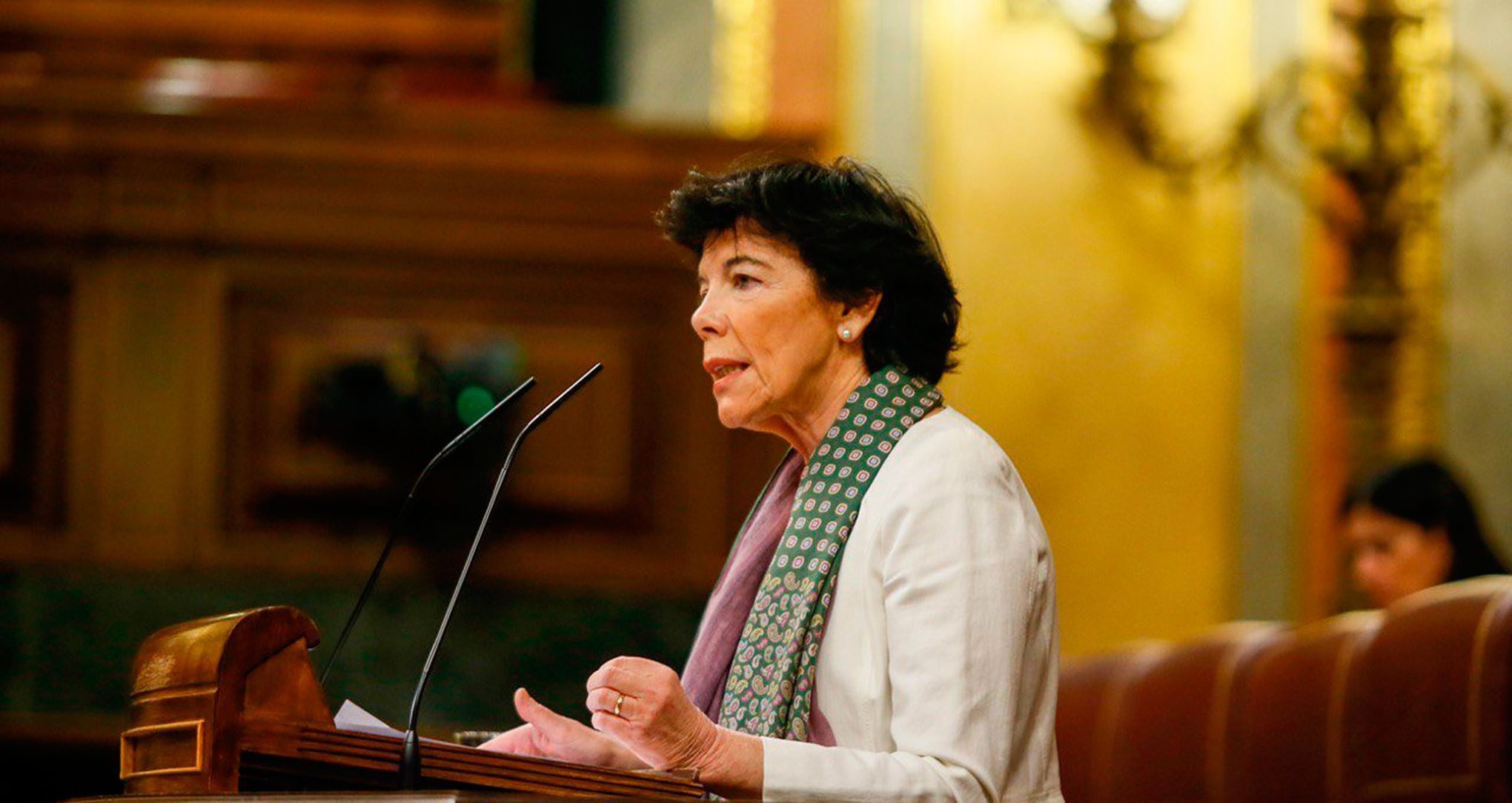 La ministra Isabel Celaá durante su intervención en el Congreso.