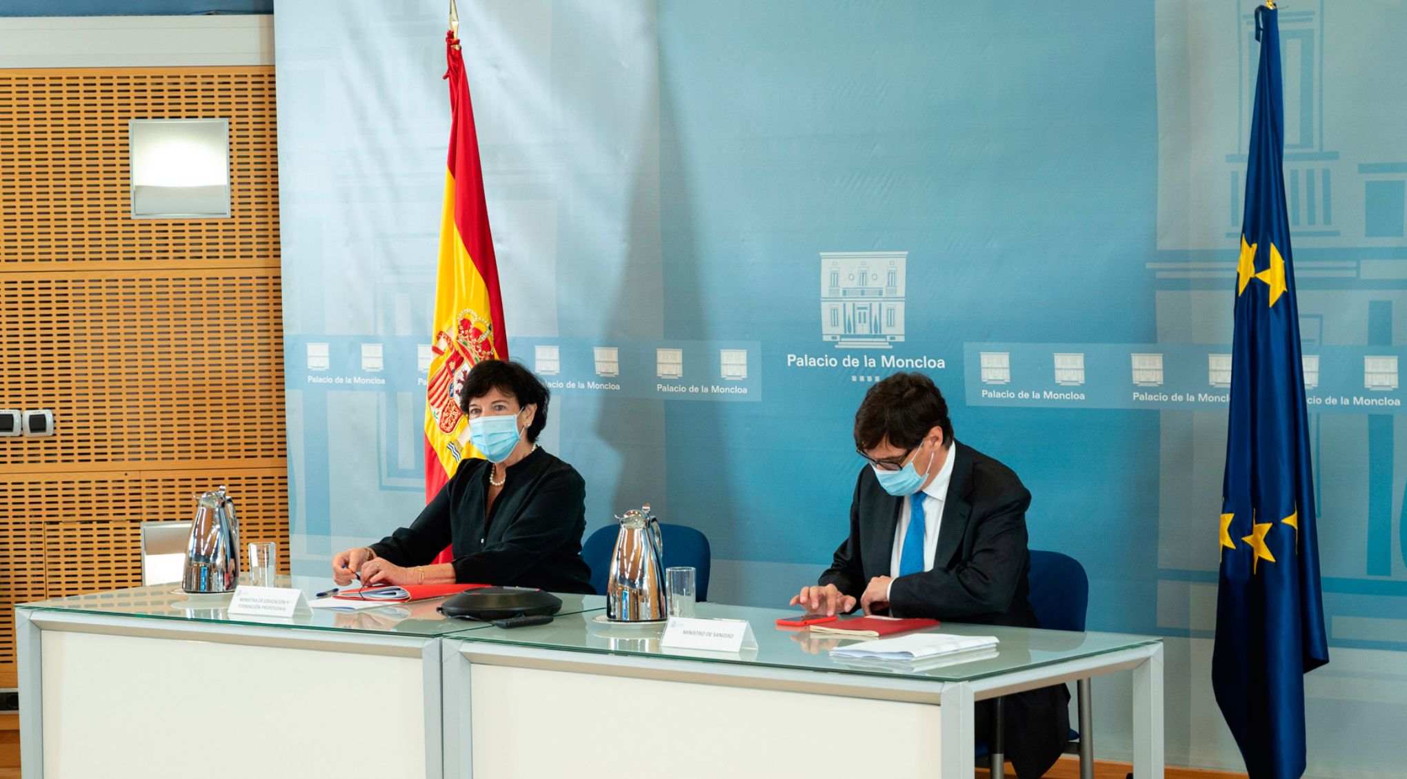 Isabel Celaá y Salvador Illa durante la reunión interministerial mantenida con las CCAA.