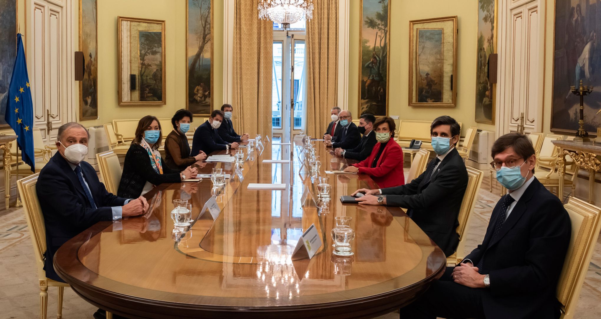 Imagen de la reunión matenida hoy por la ministra de Educación y FP, Isabel Celaá, con representantes del sector empresarial.