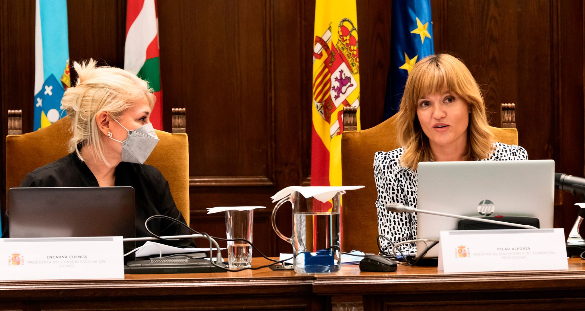 La ministra de Educación y Formación Profesional, Pilar Alegría, junto a la presidenta del Consejo Escolar del Estado, Encarna Cuenca.