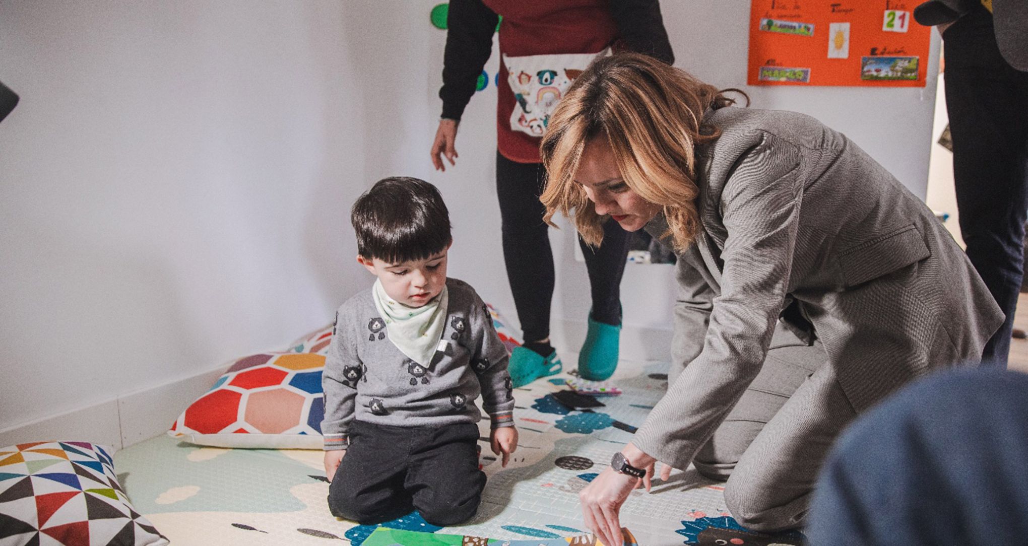 La ministra Pilar Alegría en la Escuelina 'Amparo Velasco Viego' en San Juan de Beleño (Concejo de Ponga, Asturias)