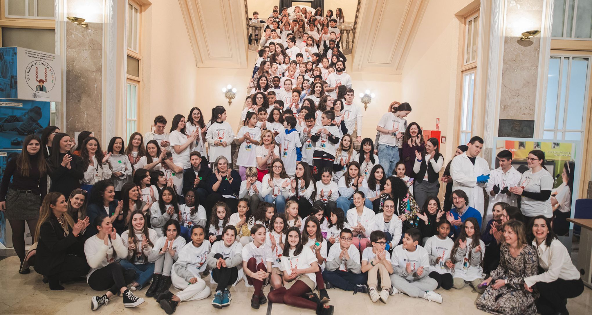 Foto de familia de la primera Feria STEAM