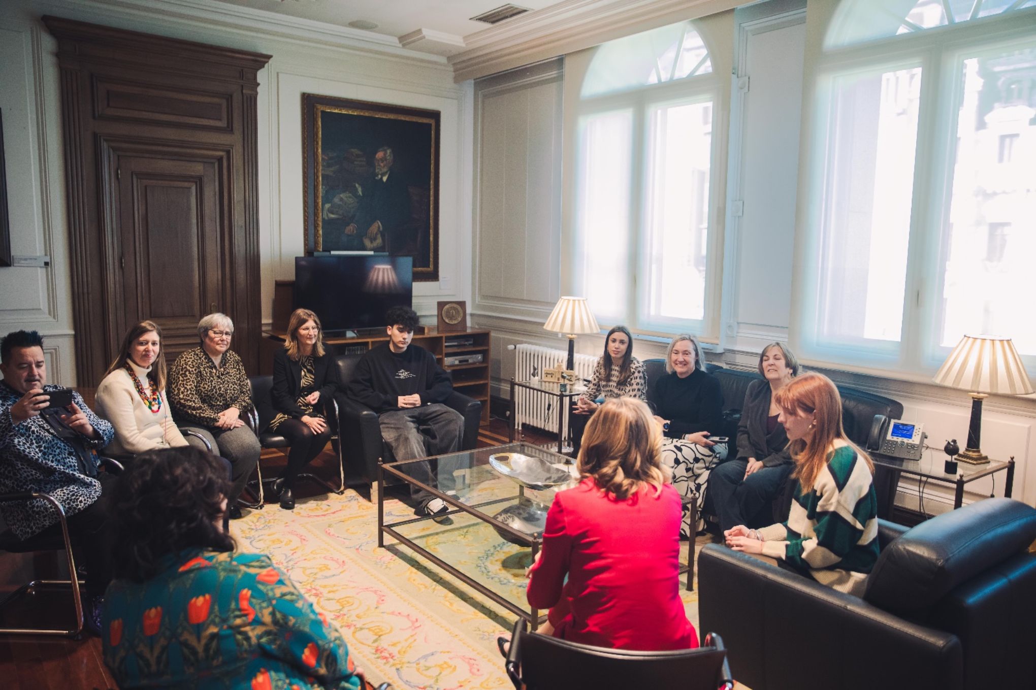 Pilar Alegría recibe a profesores y alumnos del IES Miguel de Molinos de Zaragoza en la sede del Ministerio