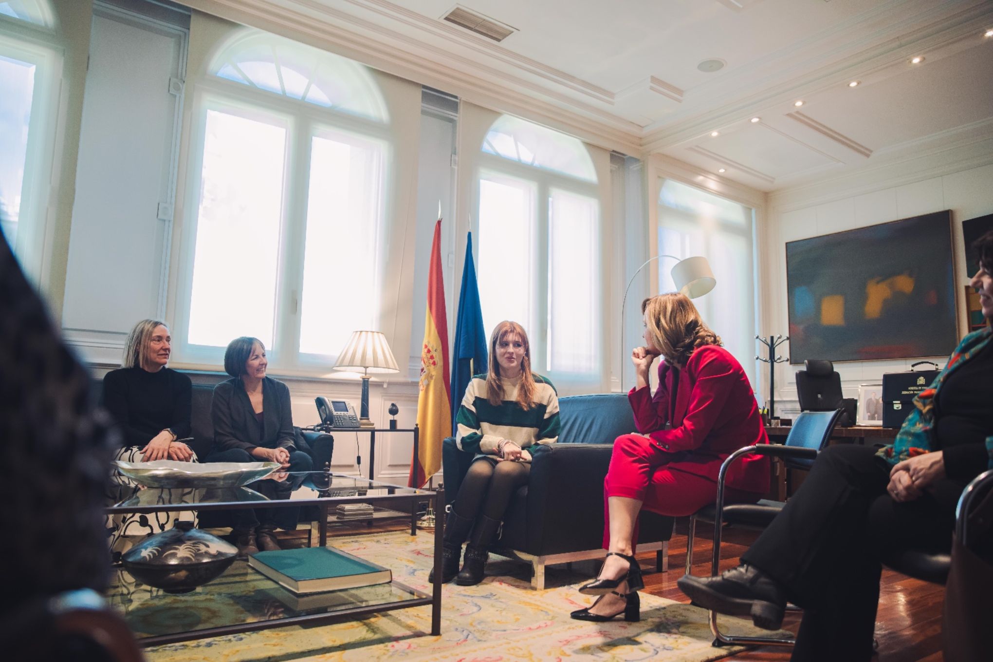 Pilar Alegría recibe a profesores y alumnos del IES Miguel de Molinos de Zaragoza en la sede del Ministerio