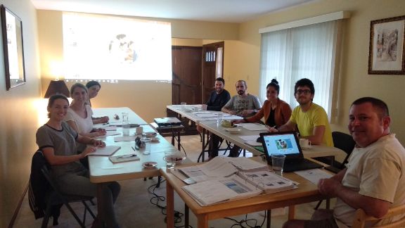 Grupo de profesores durante las jornadas en casa de Ryan Wertz