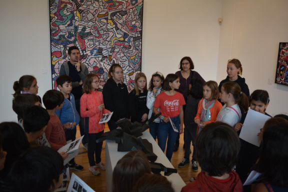 Los alumnos de la École Bizanet hacen un recorrido de arte español por el Museo de Grenoble, junto con los de los de collège de la CSI.