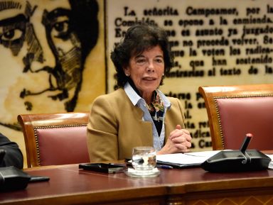 La ministra Isabel Celaá comparece en la comisión de de Educación y FP del Senado.