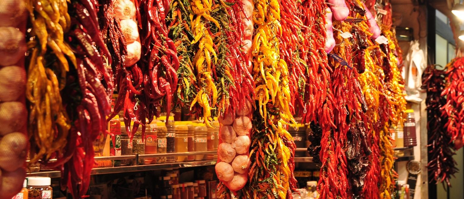 Pimientos y ajos. Mercado mallorquín