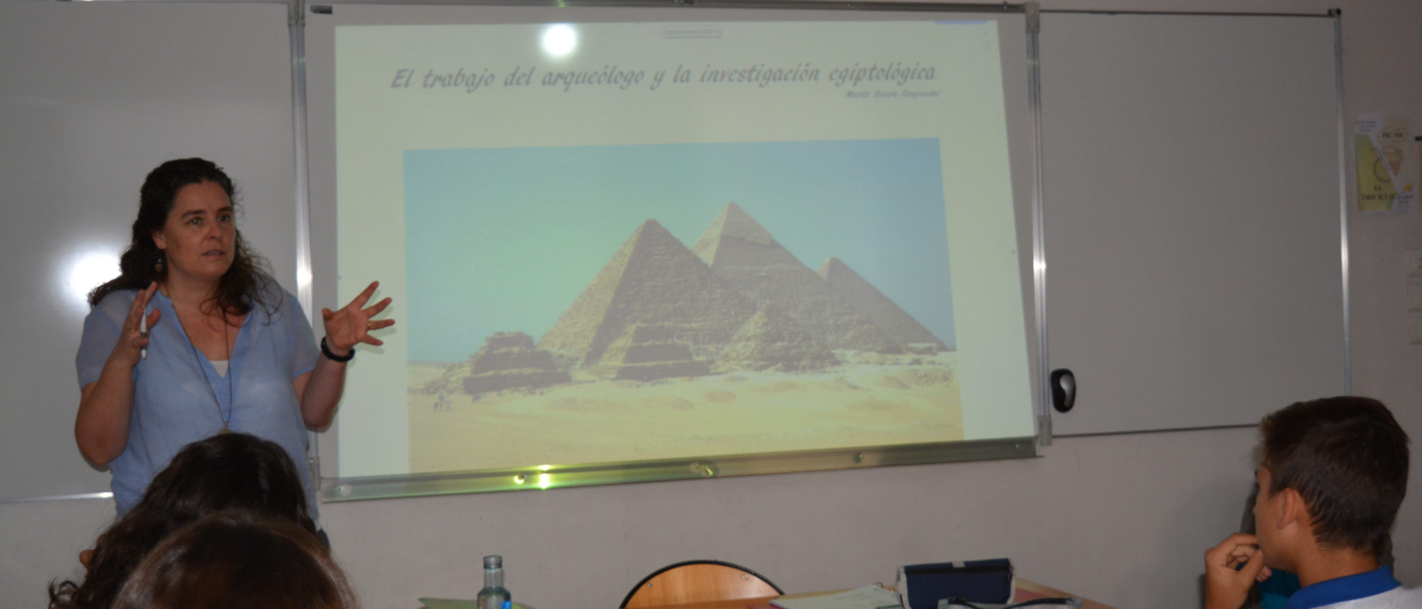 Conferencia sobre arqueología de una madre de la sección