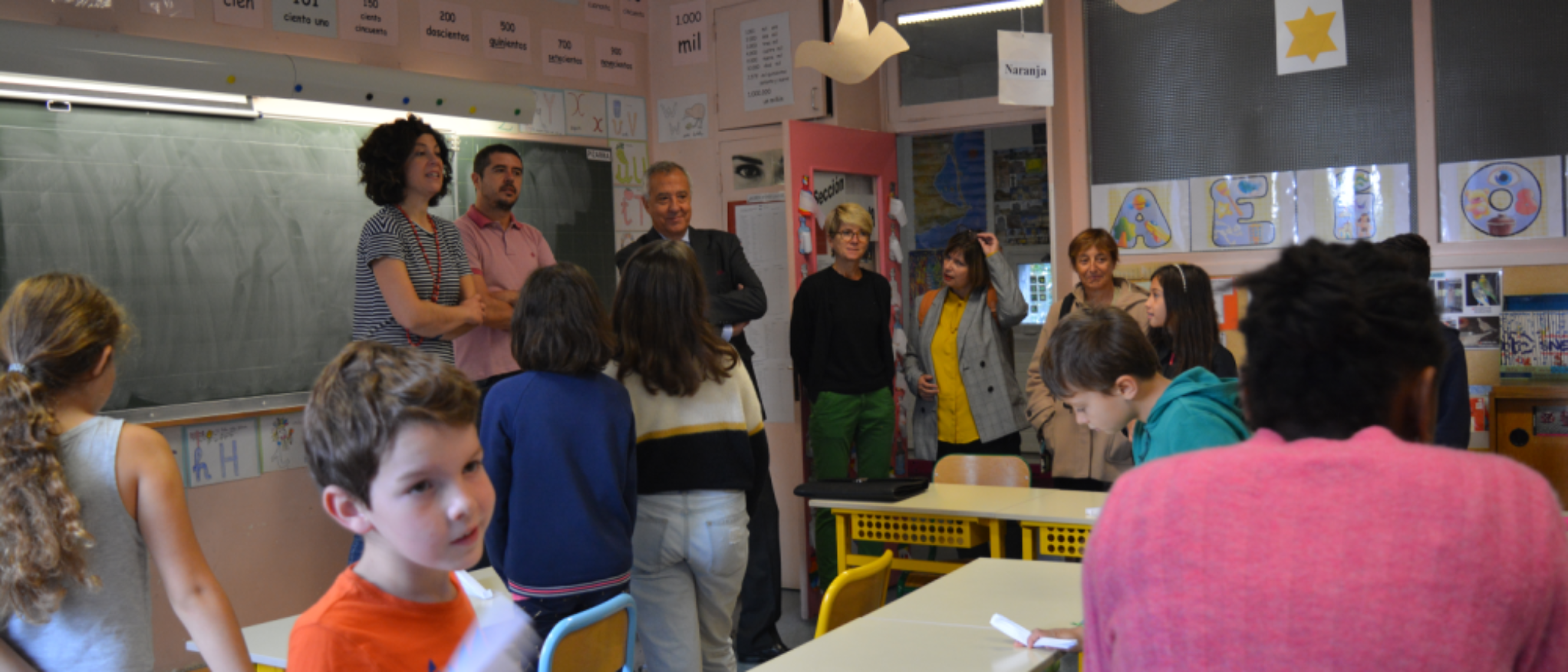 El Sr. Consejero de Educación visita la Escuela Bizanet durante la celebración del 30 centenario de la sección española en Grenoble