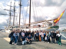 alunmos durante la visita al Juan Sebastián Elcano