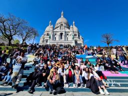 Felices con nuestro encuentro en le Sacre Coeur. Montmartre.