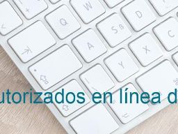 foto teclado con texto: Cursos autorizados en línea del INTEF 2020