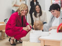 Pilar Alegría visita la Escuela Infantil 'El Blauet' de Santa Coloma de Gramanet, ejemplo de la apuesta del Gobierno por la conciliación