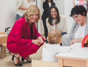 Pilar Alegría visita la Escuela Infantil 'El Blauet' de Santa Coloma de Gramanet, ejemplo de la apuesta del Gobierno por la conciliación